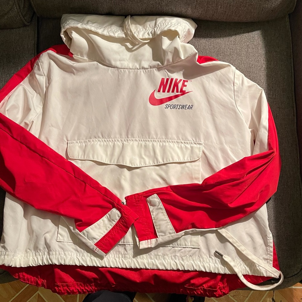 Nike women’s windbreaker